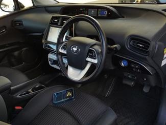 2017 Toyota Prius - Thumbnail
