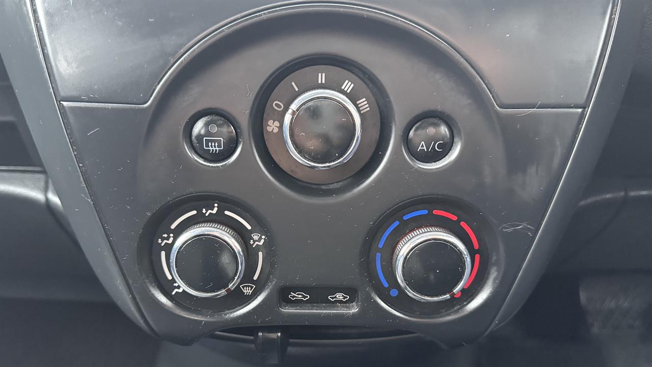 2014 Nissan LATIO