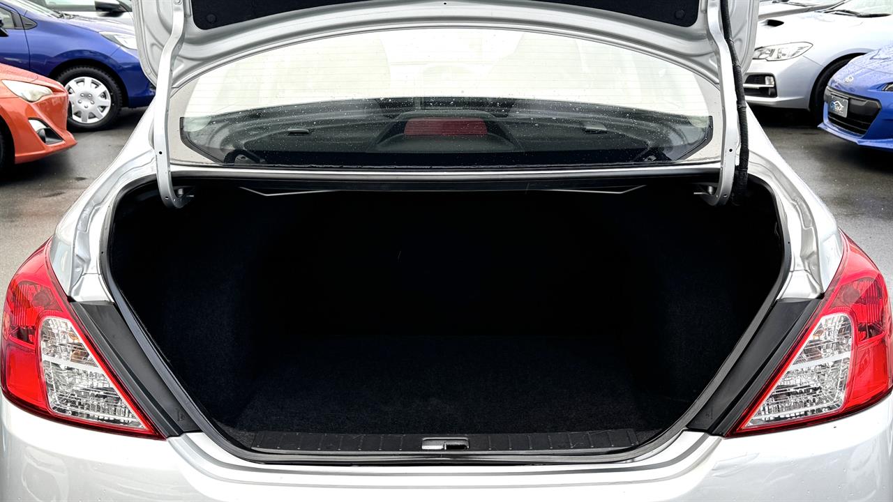 2014 Nissan LATIO