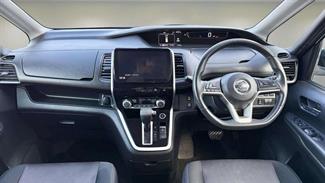 2017 Nissan Serena - Thumbnail