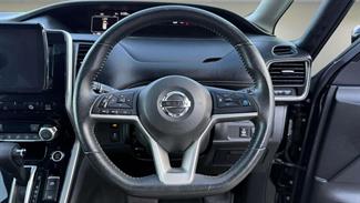 2017 Nissan Serena - Thumbnail