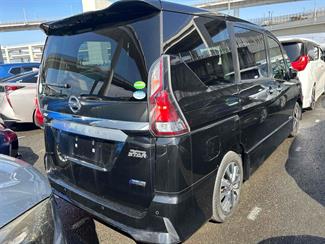 2017 Nissan Serena - Thumbnail