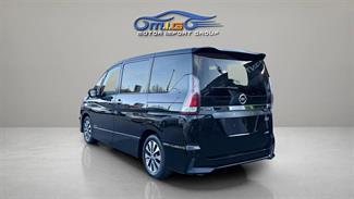 2017 Nissan Serena - Thumbnail