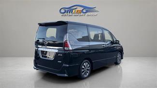 2017 Nissan Serena - Thumbnail