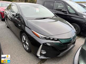 2017 Toyota Prius - Thumbnail