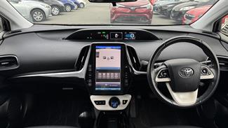 2017 Toyota Prius - Thumbnail