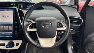 2017 Toyota Prius - Thumbnail