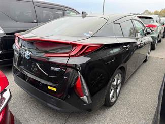 2017 Toyota Prius - Thumbnail