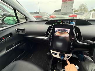 2017 Toyota Prius - Thumbnail