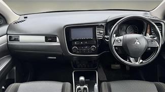 2017 Mitsubishi Outlander - Thumbnail