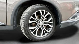 2017 Mitsubishi Outlander - Thumbnail