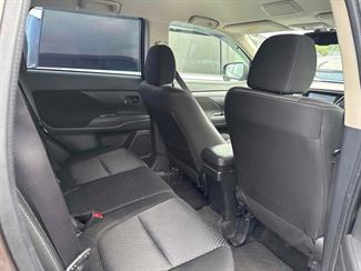 2017 Mitsubishi Outlander - Thumbnail