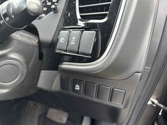 2017 Mitsubishi Outlander - Thumbnail