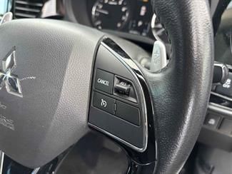 2017 Mitsubishi Outlander - Thumbnail