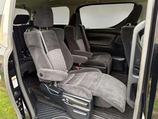 2015 Toyota Alphard - Thumbnail
