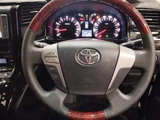 2010 Toyota Vellfire - Thumbnail