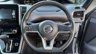 2018 Nissan Serena - Thumbnail
