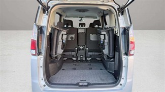 2018 Nissan Serena - Thumbnail