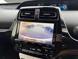 2016 Toyota Prius - Thumbnail
