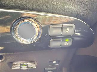 2016 Toyota Prius - Thumbnail