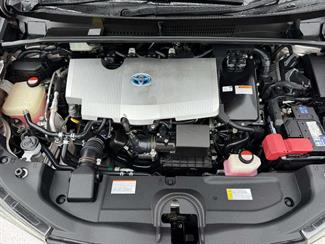 2016 Toyota Prius - Thumbnail