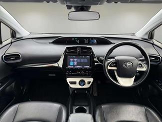 2016 Toyota Prius - Thumbnail