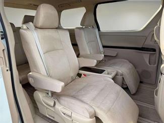 2014 Toyota Alphard - Thumbnail