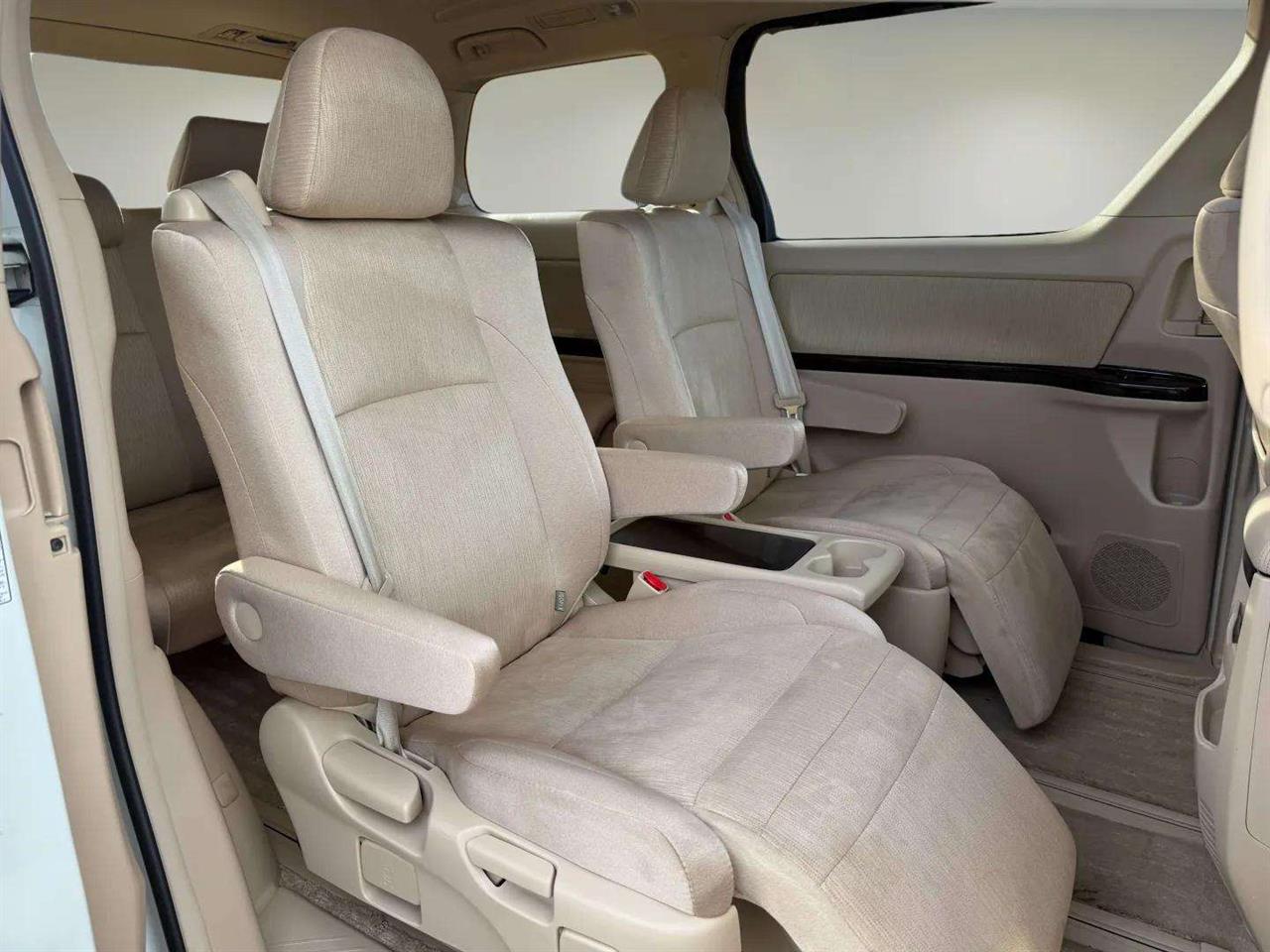 2014 Toyota Alphard