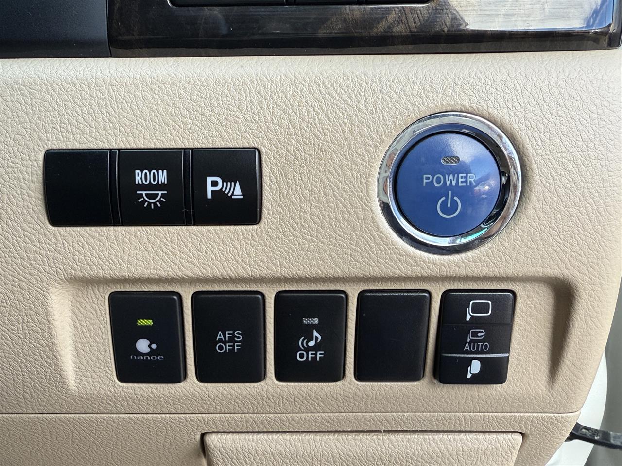 2014 Toyota Alphard