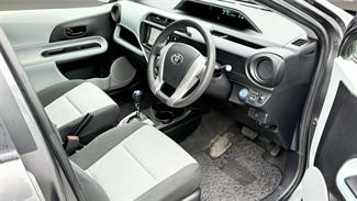 2012 Toyota Aqua - Thumbnail