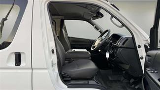 2020 Toyota Hiace - Thumbnail