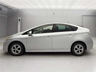 2013 Toyota Prius - Thumbnail