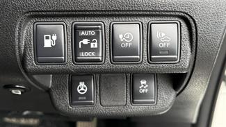 2017 Nissan Leaf - Thumbnail