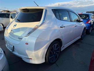2017 Nissan Leaf - Thumbnail