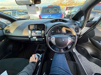 2017 Nissan Leaf - Thumbnail