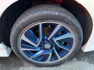 2017 Nissan Leaf - Thumbnail