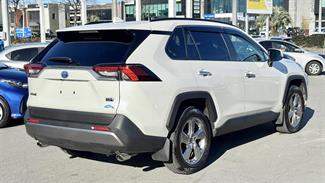 2019 Toyota Rav4 - Thumbnail