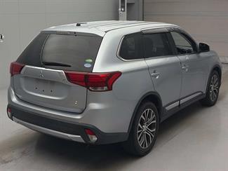 2016 Mitsubishi Outlander - Thumbnail