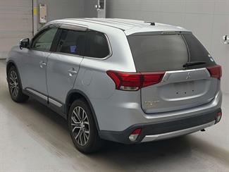2016 Mitsubishi Outlander - Thumbnail