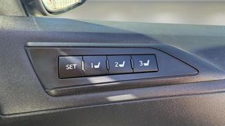 2016 Toyota Vellfire - Thumbnail