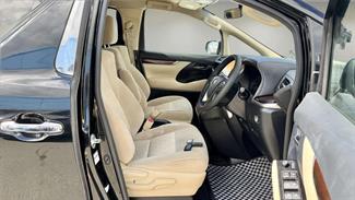 2016 Toyota Alphard - Thumbnail